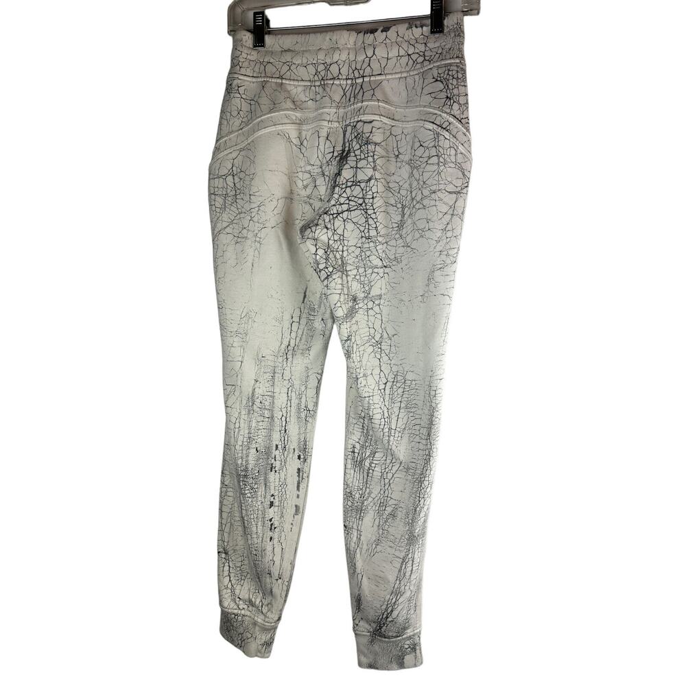 Lululemon Warm Down Jogger 7/8 Length Thread Dye White Black Pants Size 4 Lounge - Picture 6 of 12